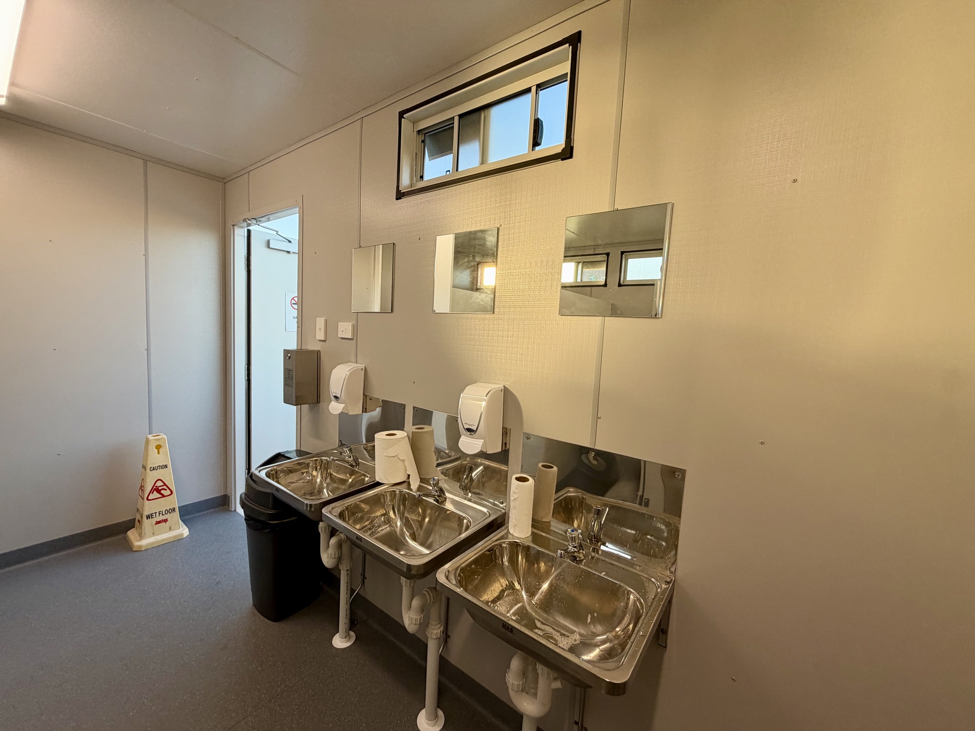 6x3m Toilet Block - View 12